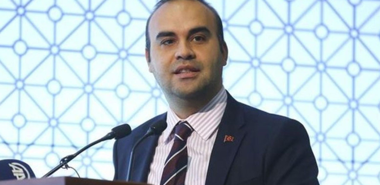 Bakan Kacır, HÜRJET’in İspanya’ya ihracatı nedeniyle TUSAŞ ekibini tebrik etti