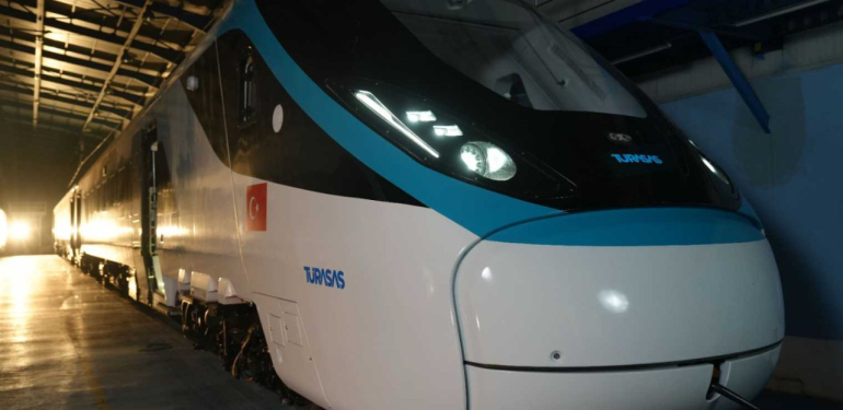 Milli elektrikli hızlı tren 2026’da raylara iniyor