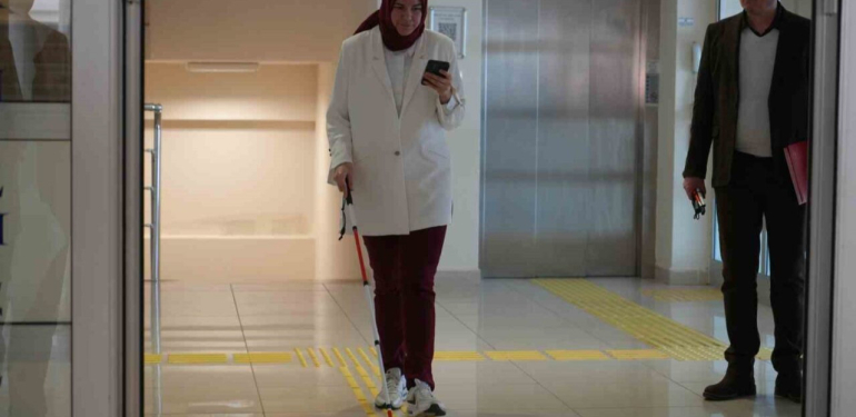 OMÜ’de görme engelliler için ‘Yapay Zeka Görme Engelli Asistanı’ hizmete girdi